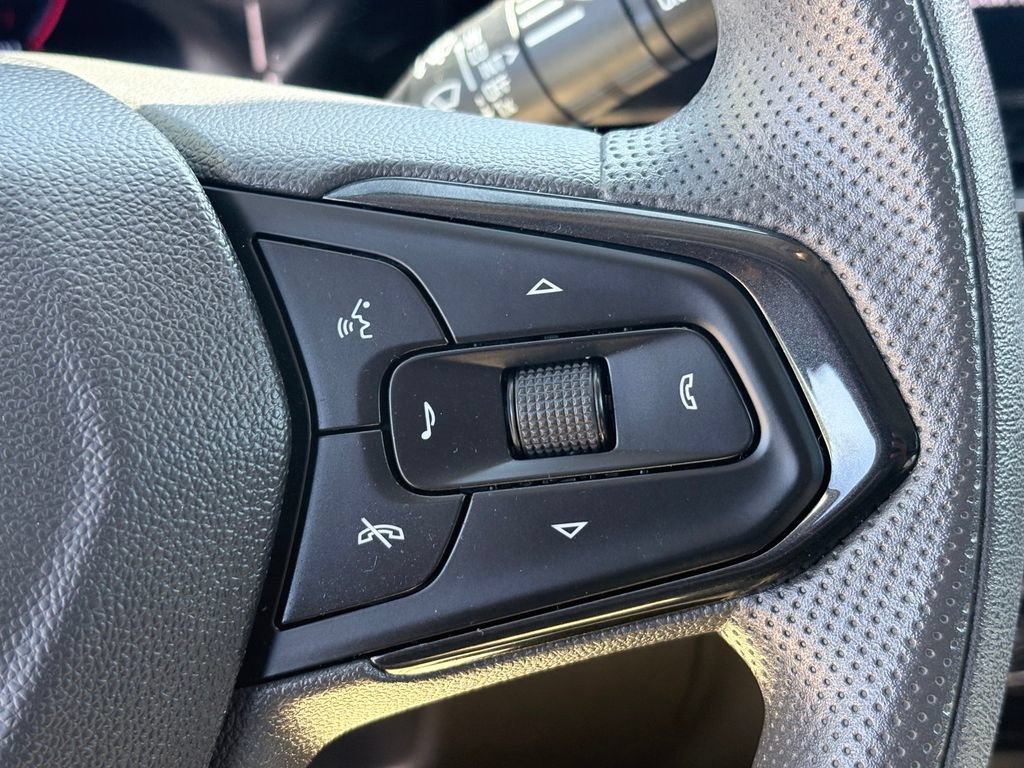 Used 2025 Chevrolet Trax LT FWD image 15