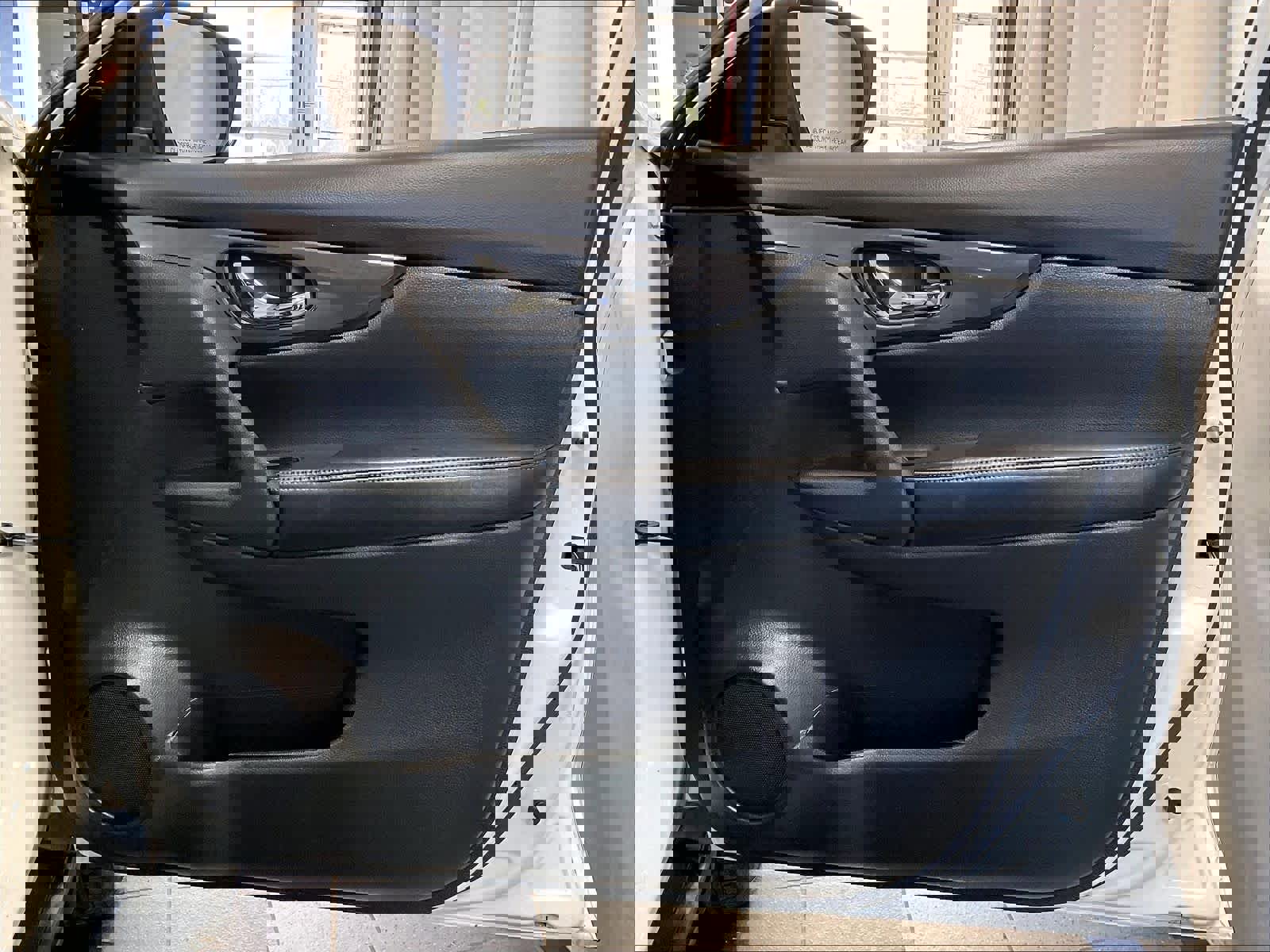 Used 2018 Nissan Rogue SV w/ Premium Package AWD/4WD image 12