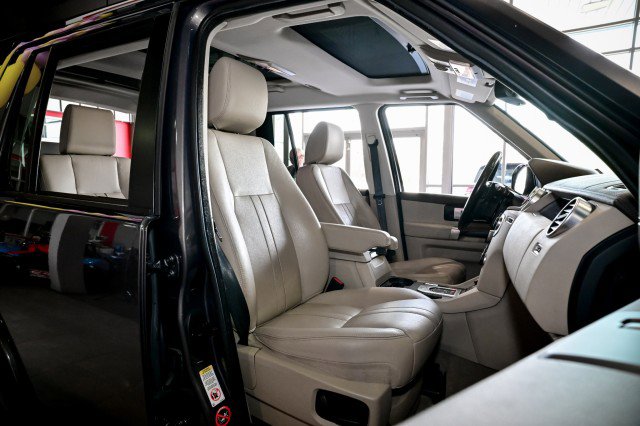 Used 2016 Land Rover LR4 HSE Silver Edition AWD/4WD image 30