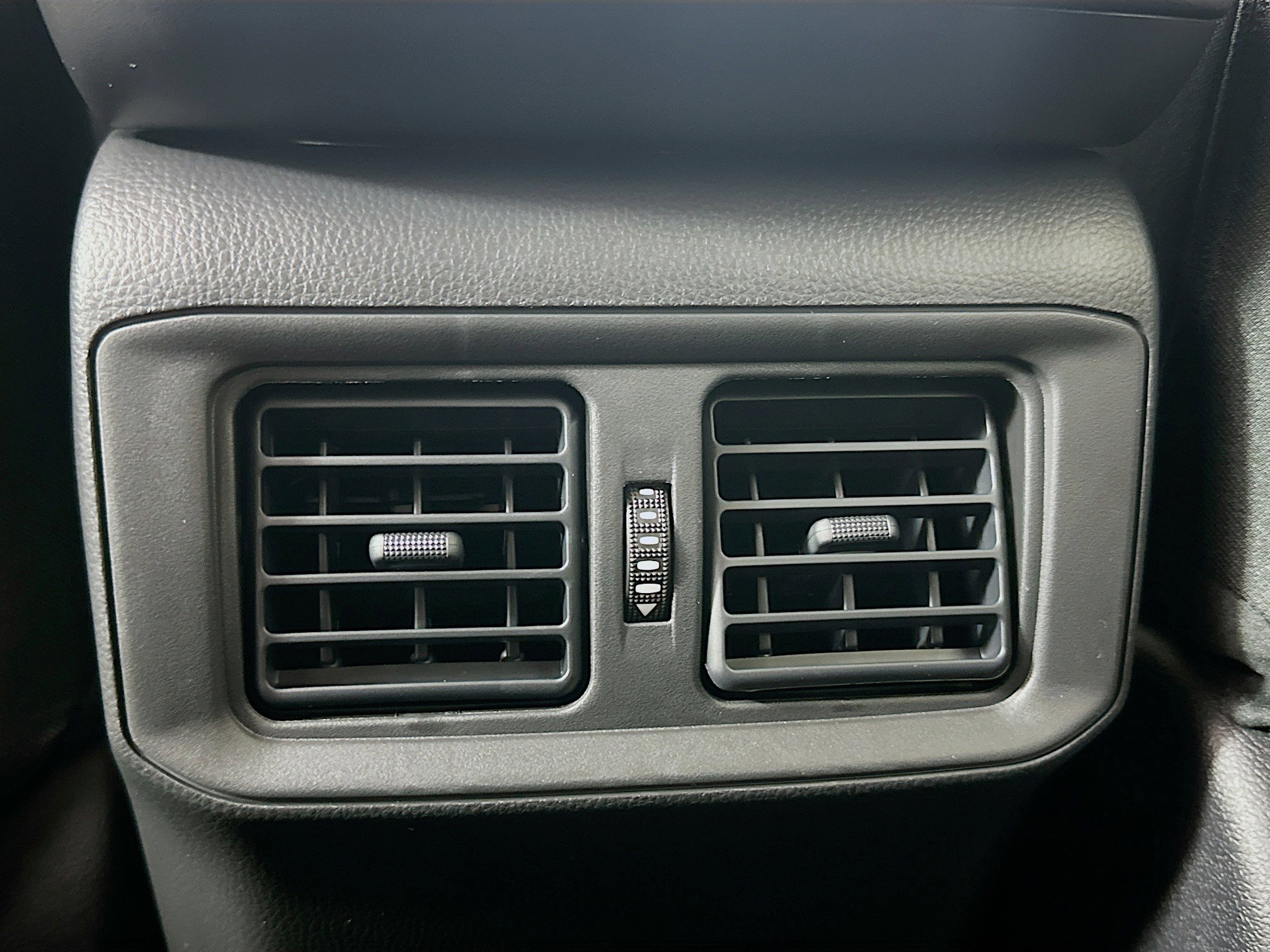 Used 2025 Toyota RAV4 XLE w/ Convenience Package image 27