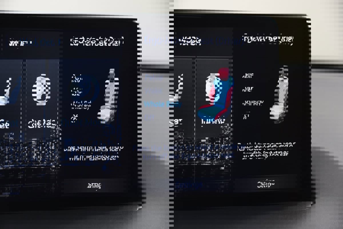 Used 2023 Genesis GV70 2.5T w/ Sport Prestige Package image 10