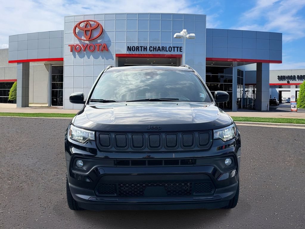 Used 2022 Jeep Compass Latitude w/ Sun and Sound Group AWD/4WD image 3