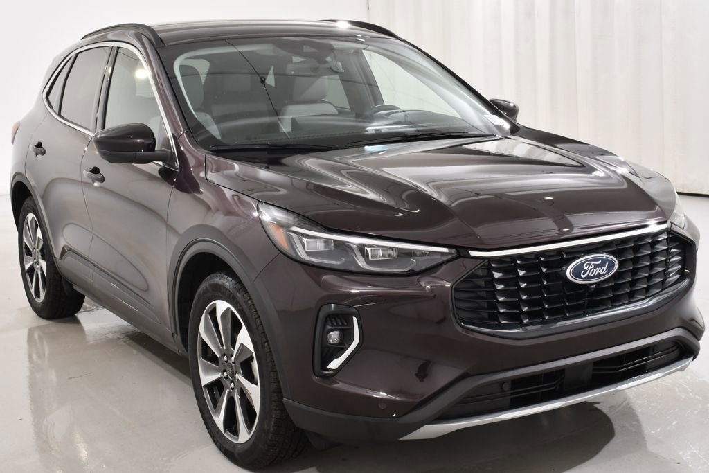 Used 2023 Ford Escape Platinum image 4