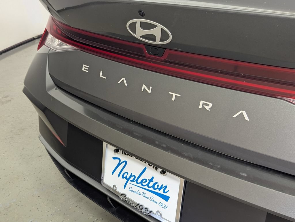New 2026 Hyundai Elantra Limited FWD image 7