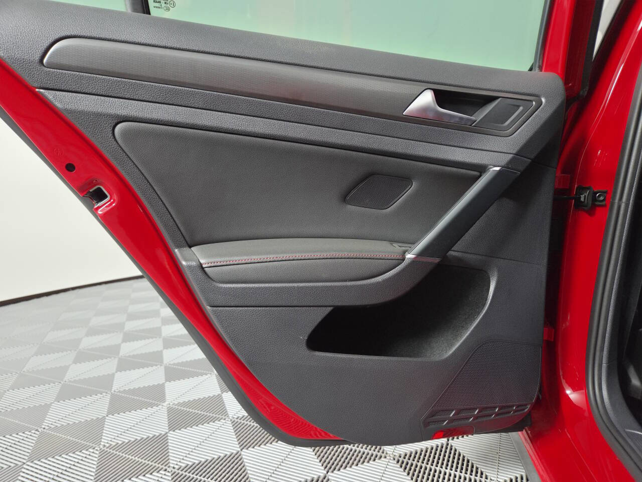 Used 2020 Volkswagen GTI SE FWD image 18