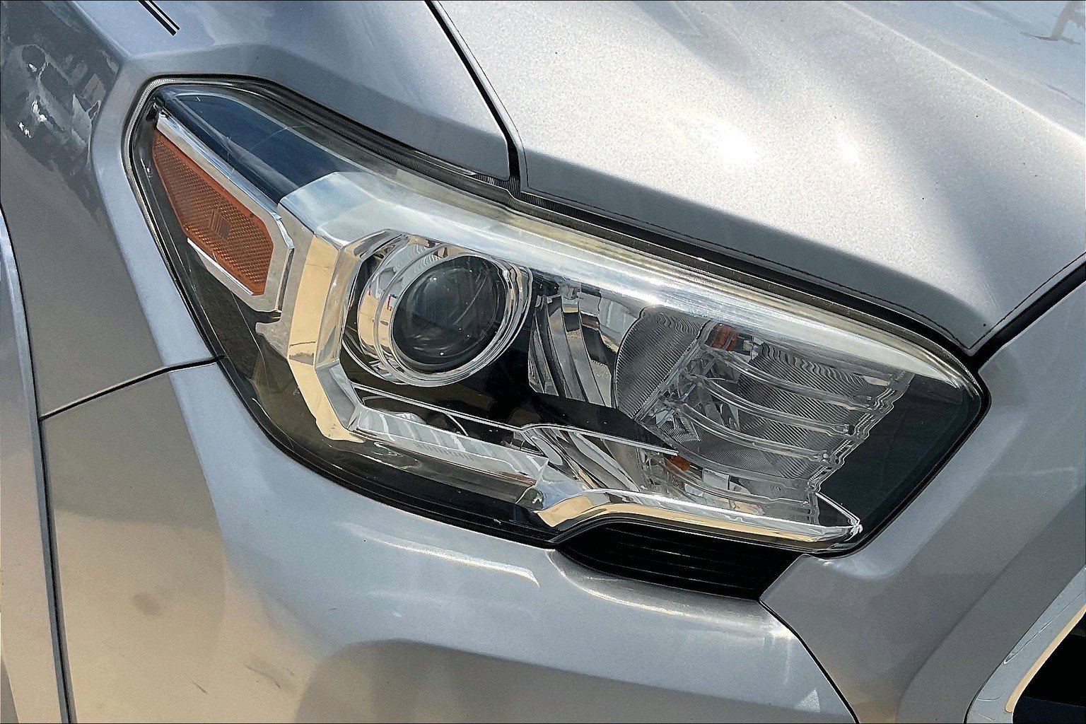 Used 2018 Toyota Tacoma SR5 RWD image 27