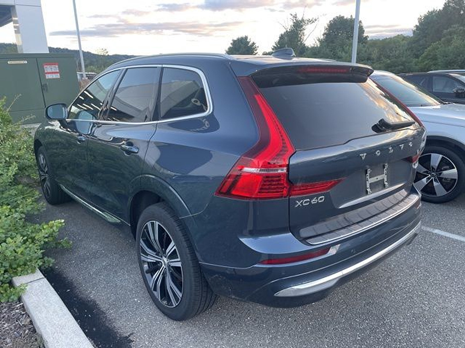 Used 2023 Volvo XC60 B5 Plus w/ Climate Package AWD/4WD image 11