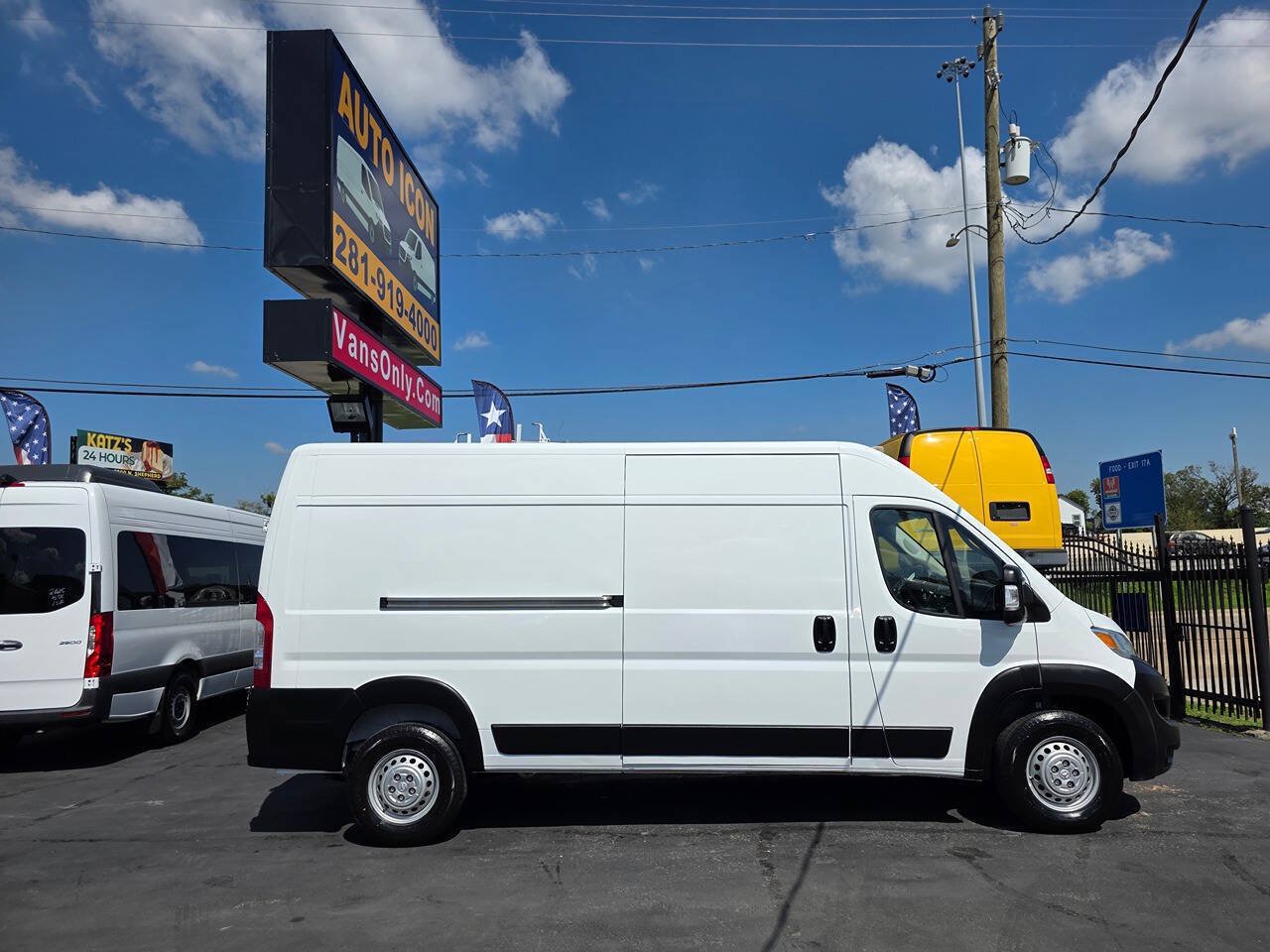 Used 2025 RAM ProMaster 3500 w/ Convenience Group FWD image 3
