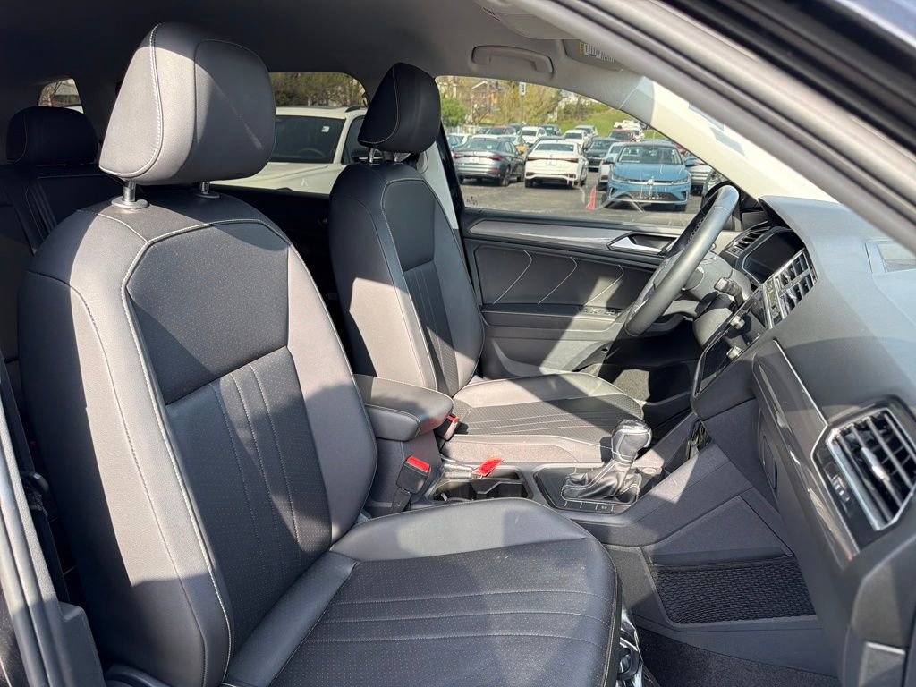 Used 2023 Volkswagen Tiguan SE image 49