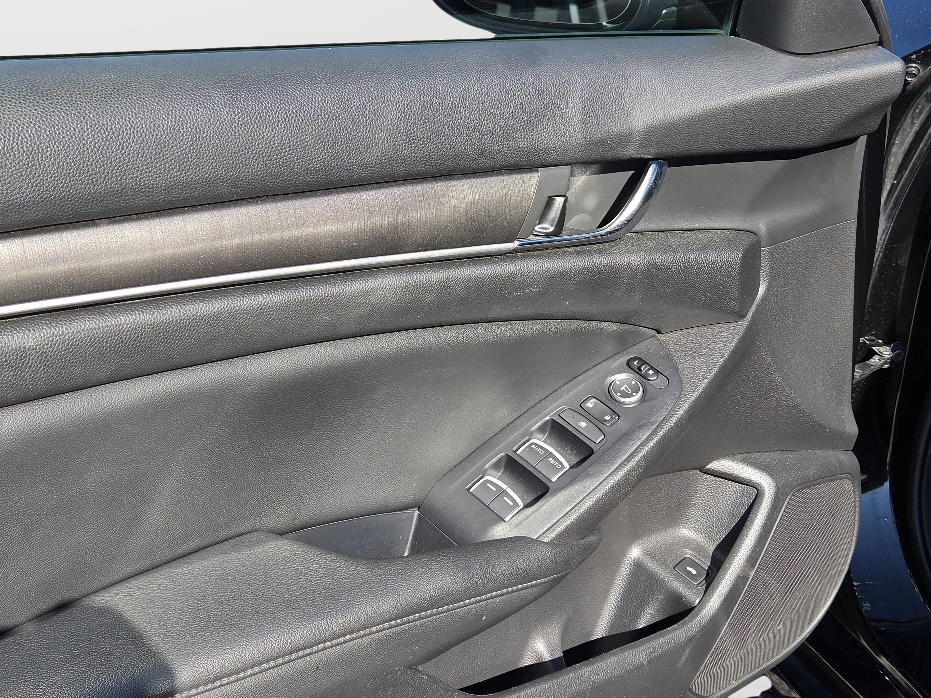 Used 2020 Honda Accord LX image 9