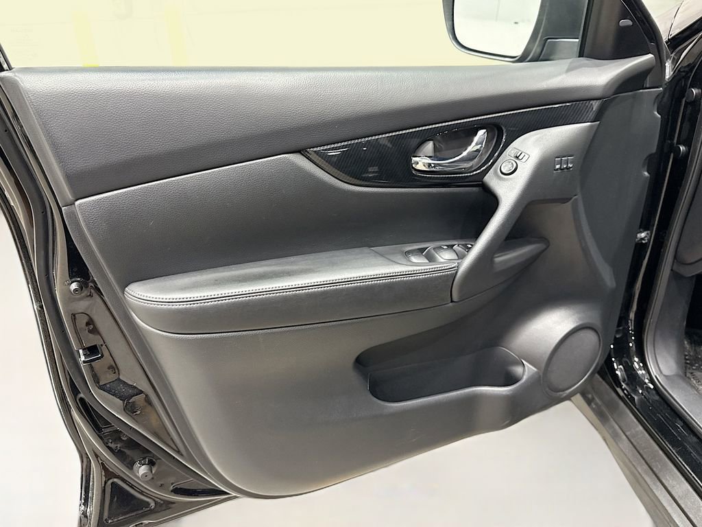 Used 2020 Nissan Rogue SL image 16