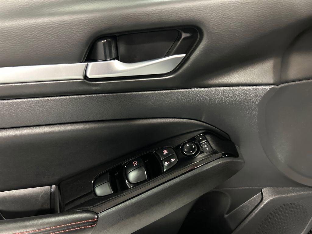 Used 2025 Nissan Altima 2.5 SR image 12