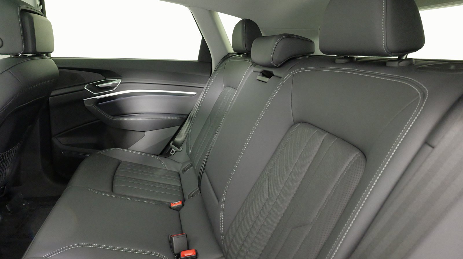 Used 2022 Audi e-tron Premium Plus w/ Premium Plus Package image 53