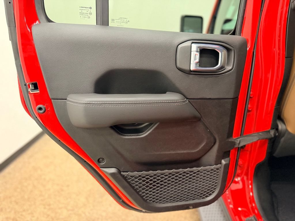 Used 2021 Jeep Wrangler Unlimited Sahara w/ Uconnect 4C Nav & Sound Group AWD/4WD image 23