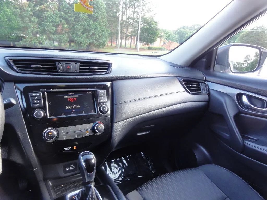 Used 2018 Nissan Rogue S AWD/4WD image 17