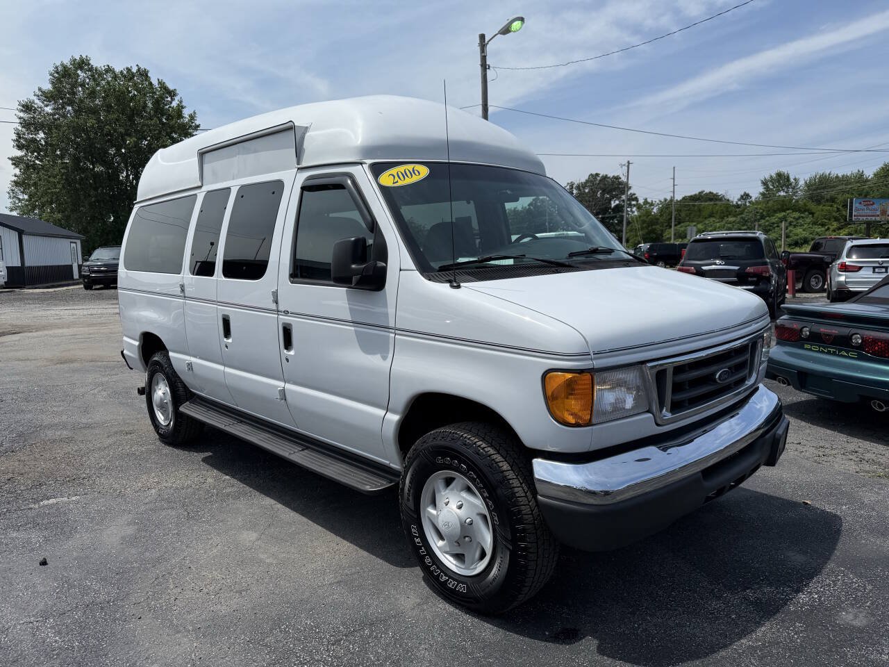 Used 2006 Ford E-350 and Econoline 350 XL RWD image 30