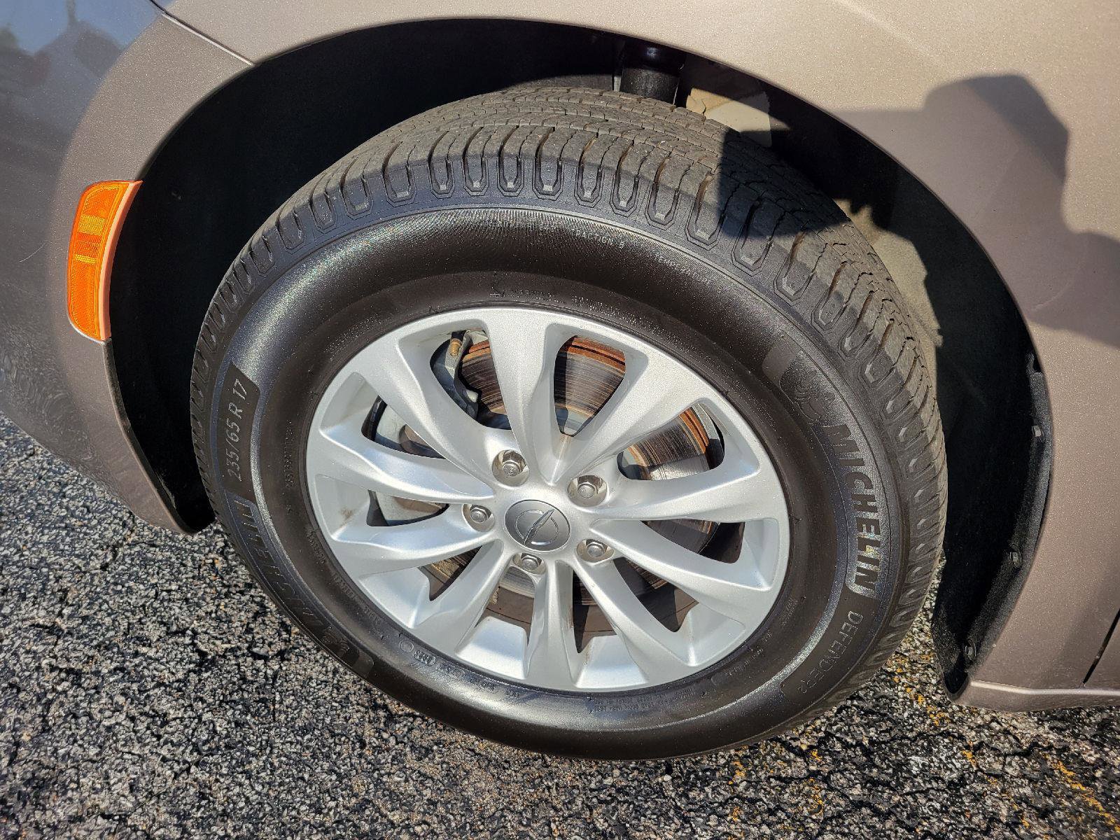 Used 2017 Chrysler Pacifica Touring w/ Tire & Wheel Group image 14