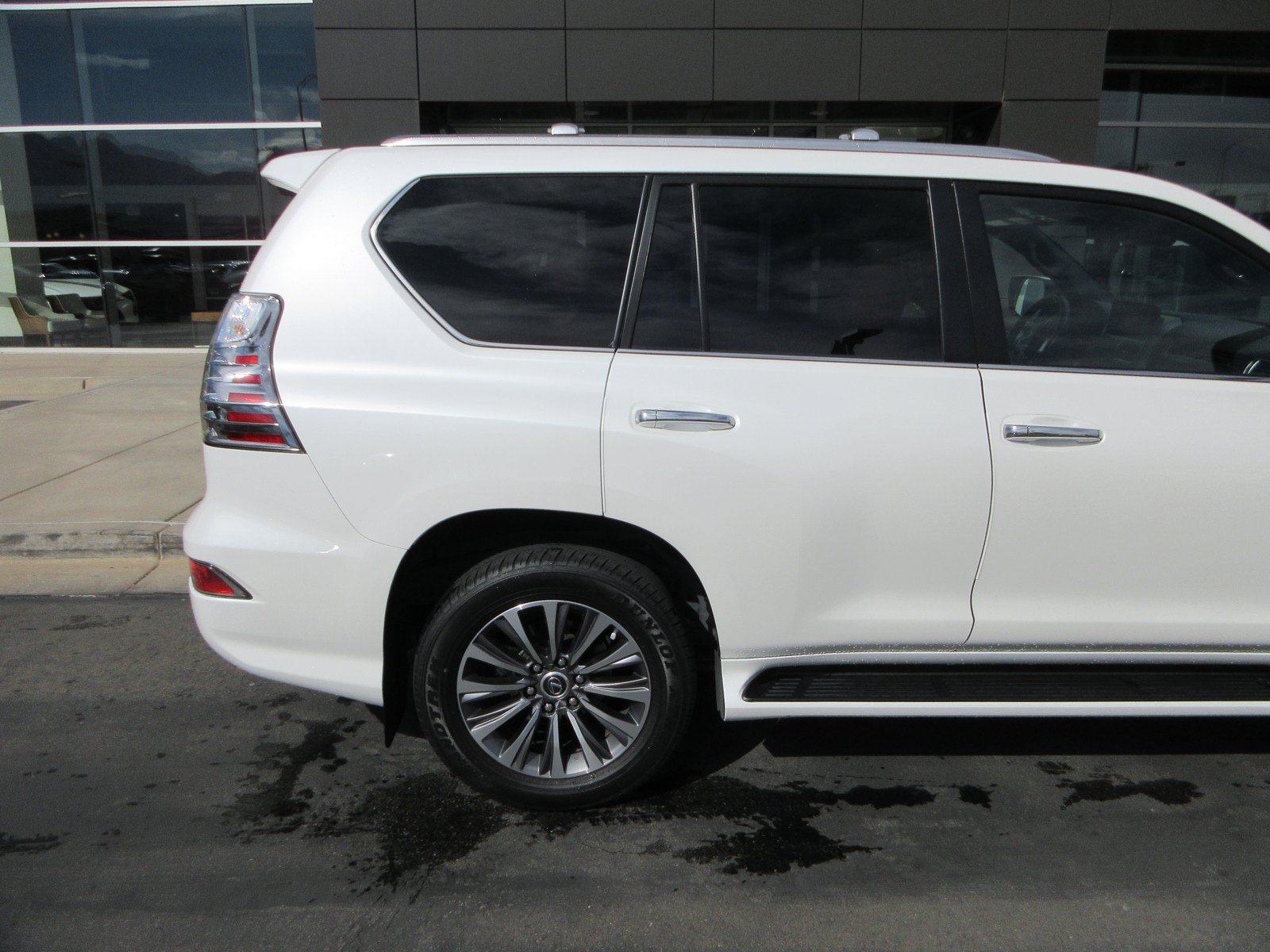 Used 2022 Lexus GX 460 Luxury w/ Off Road Package AWD/4WD image 10