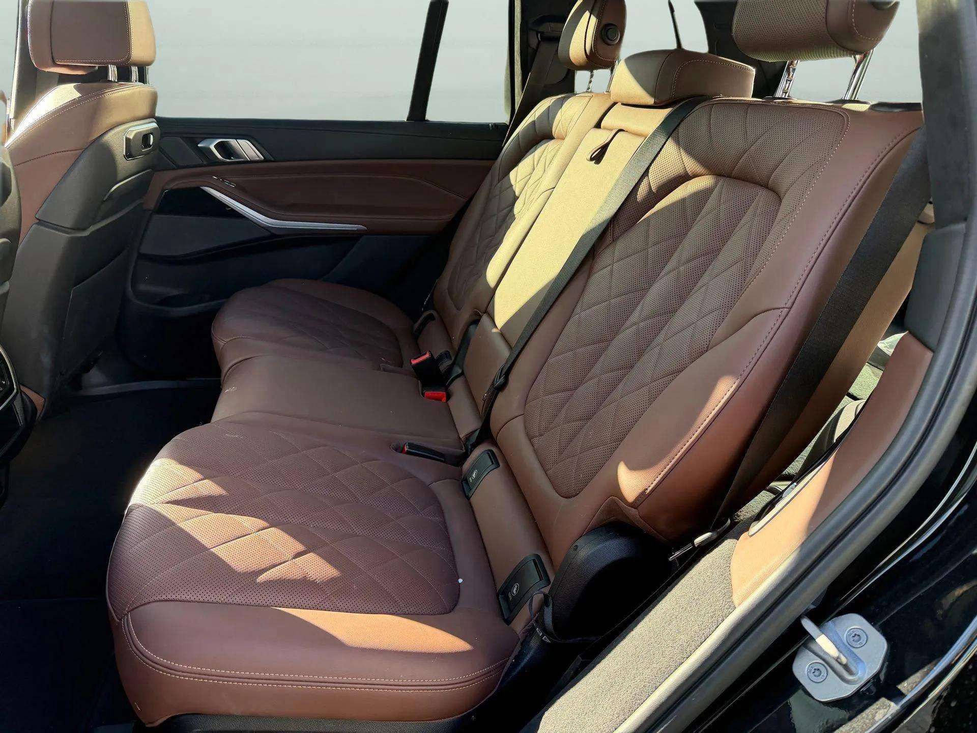 Used 2023 BMW X7 xDrive40i w/ Executive Package image 28