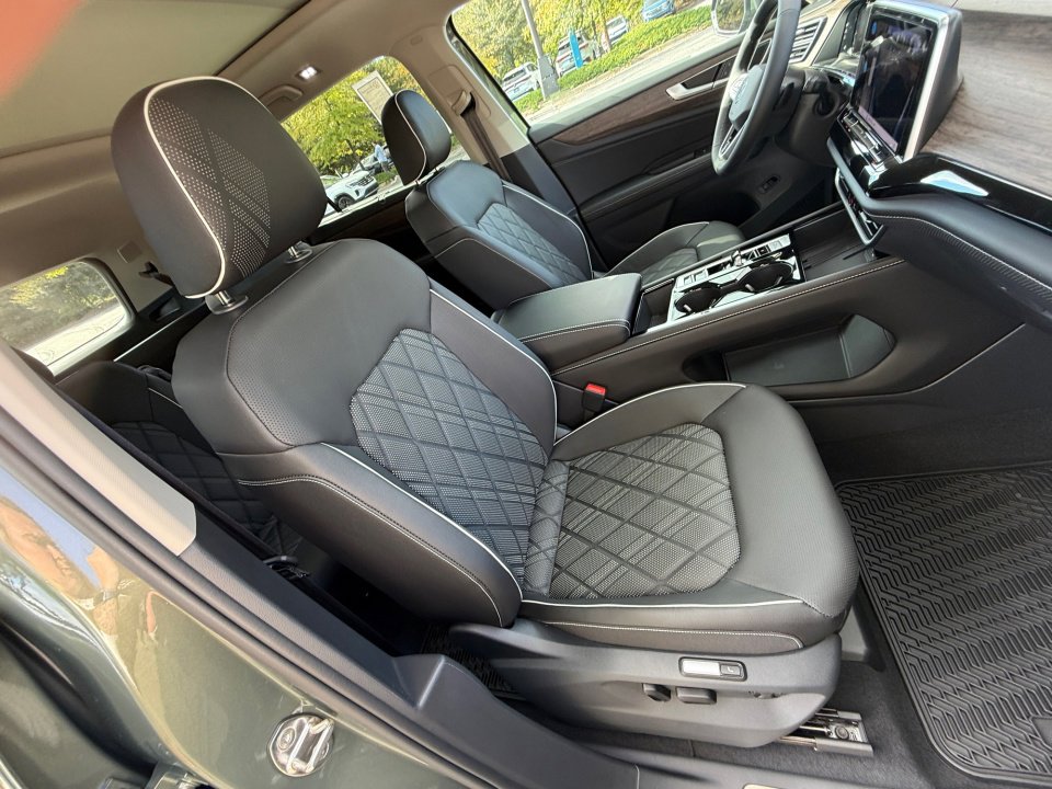 New 2026 Volkswagen Atlas SEL Premium R-Line image 28