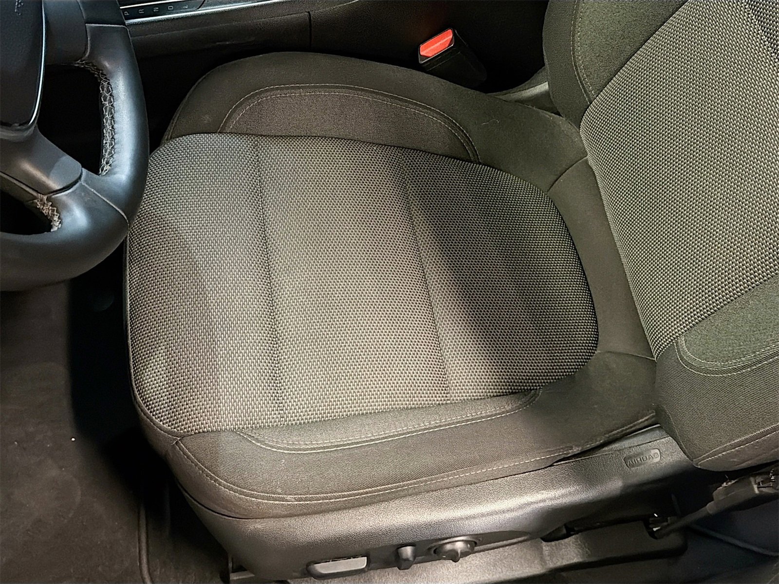 Used 2023 Chevrolet Traverse LT image 20