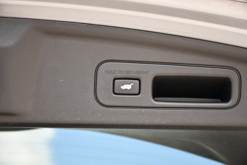 Used 2023 Acura MDX FWD image 35