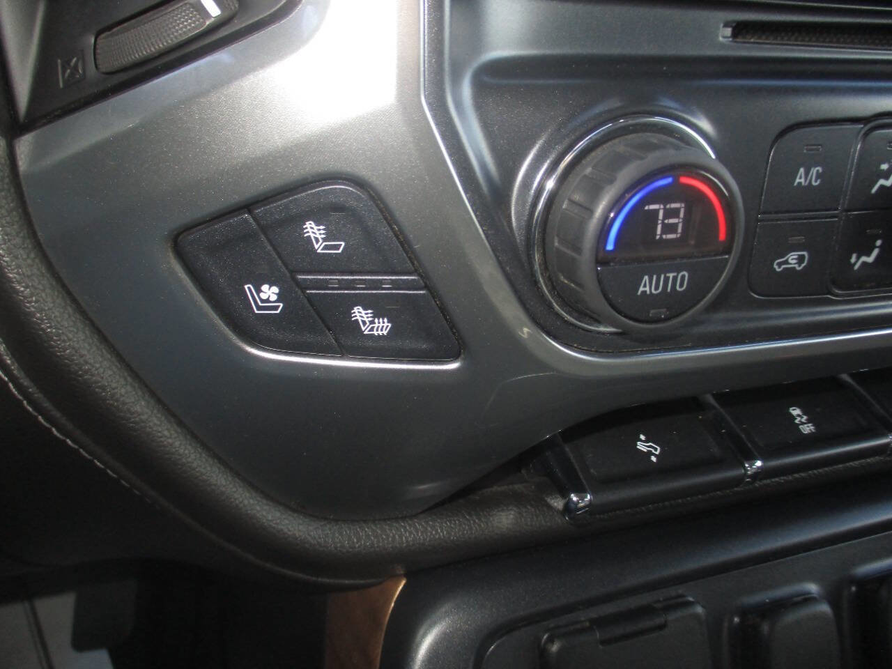 Used 2016 Chevrolet Silverado 2500 LTZ w/ LTZ Plus Package image 25