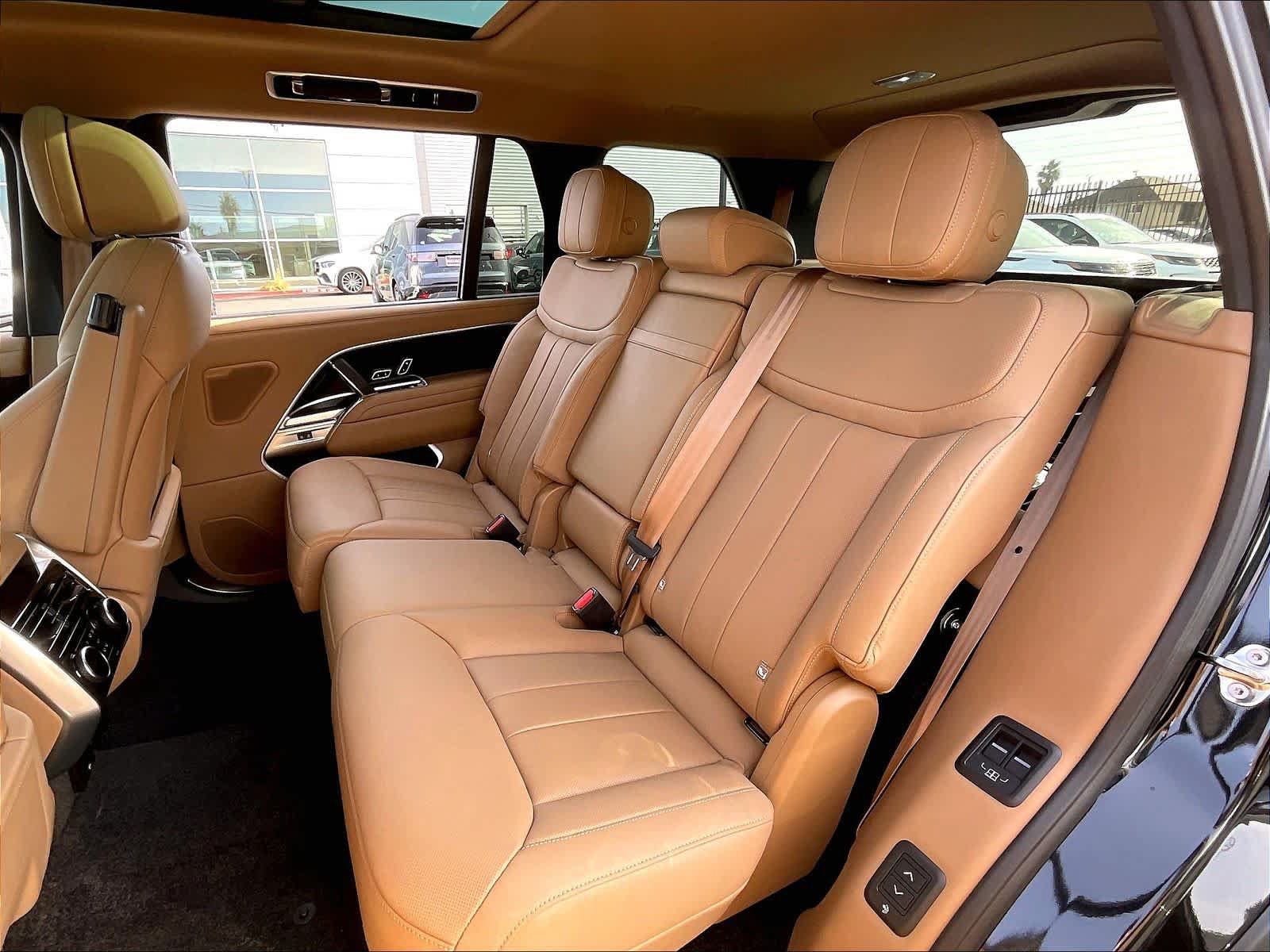 New 2025 Land Rover Range Rover Long Wheelbase SE AWD/4WD image 12