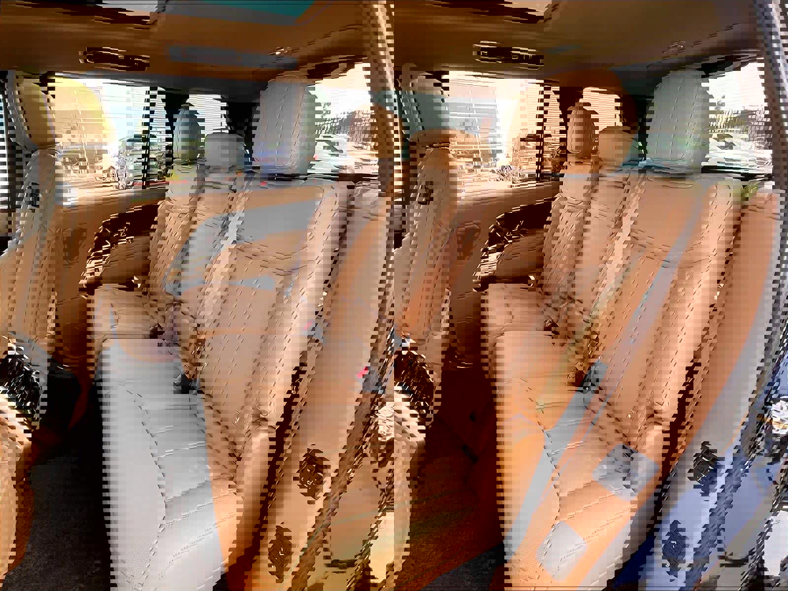 New 2025 Land Rover Range Rover Long Wheelbase SE image 12