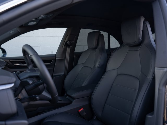 New 2026 Porsche Macan 4 Electric image 5