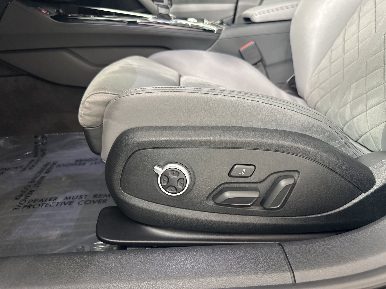 Used 2023 Audi S4 Premium w/ Convenience Package image 11