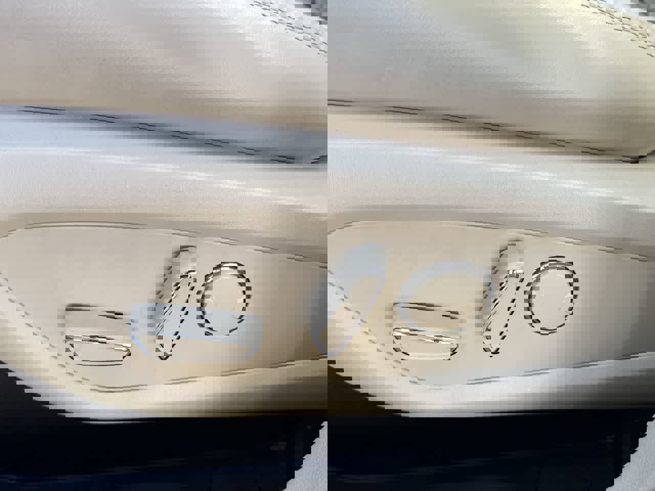 Used 2015 Lincoln MKC FWD w/ Equipment Group 101A Select image 15