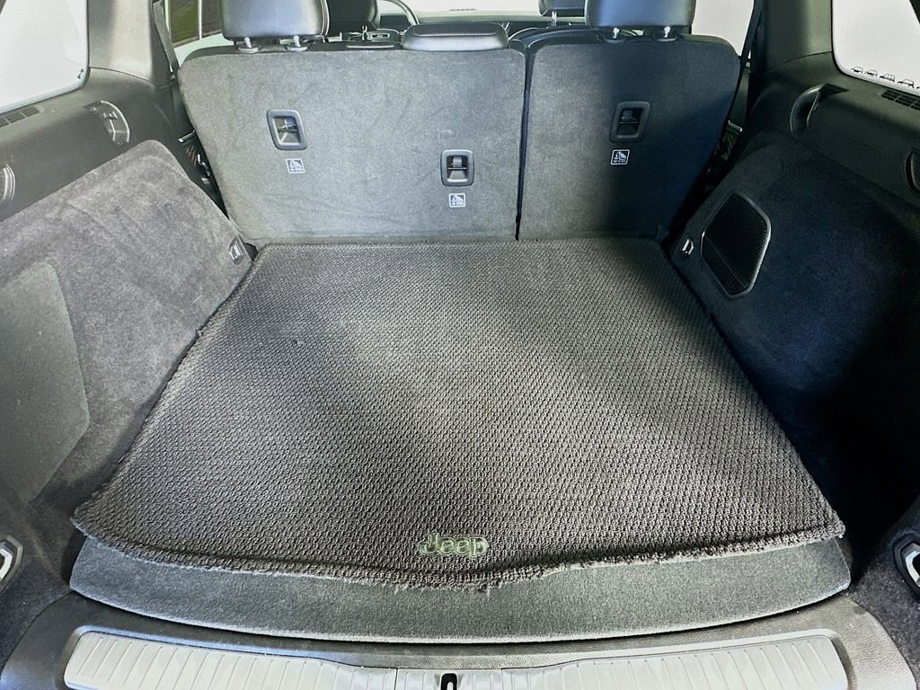 Used 2022 Jeep Grand Cherokee Summit w/ Luxury Tech Group V image 34