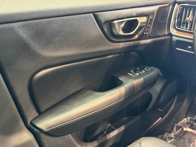 Used 2024 Volvo V60 B5 Cross Country Plus w/ Protection Package Premier image 39