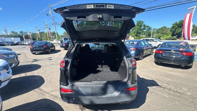 Used 2015 Jeep Cherokee Latitude w/ Comfort/Convenience Group AWD/4WD image 17