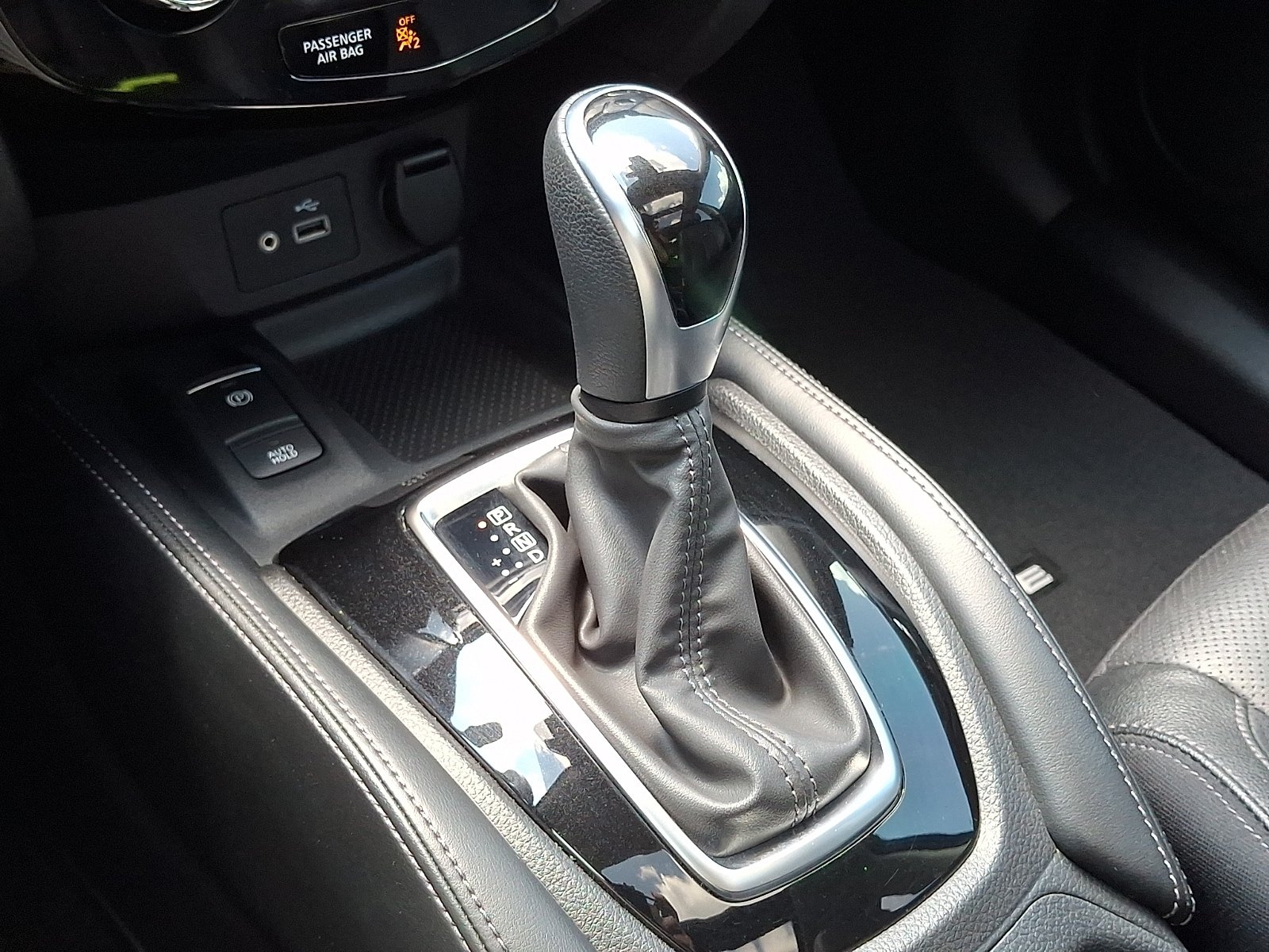 Used 2019 Nissan Rogue SL w/ Premium Package AWD/4WD image 18