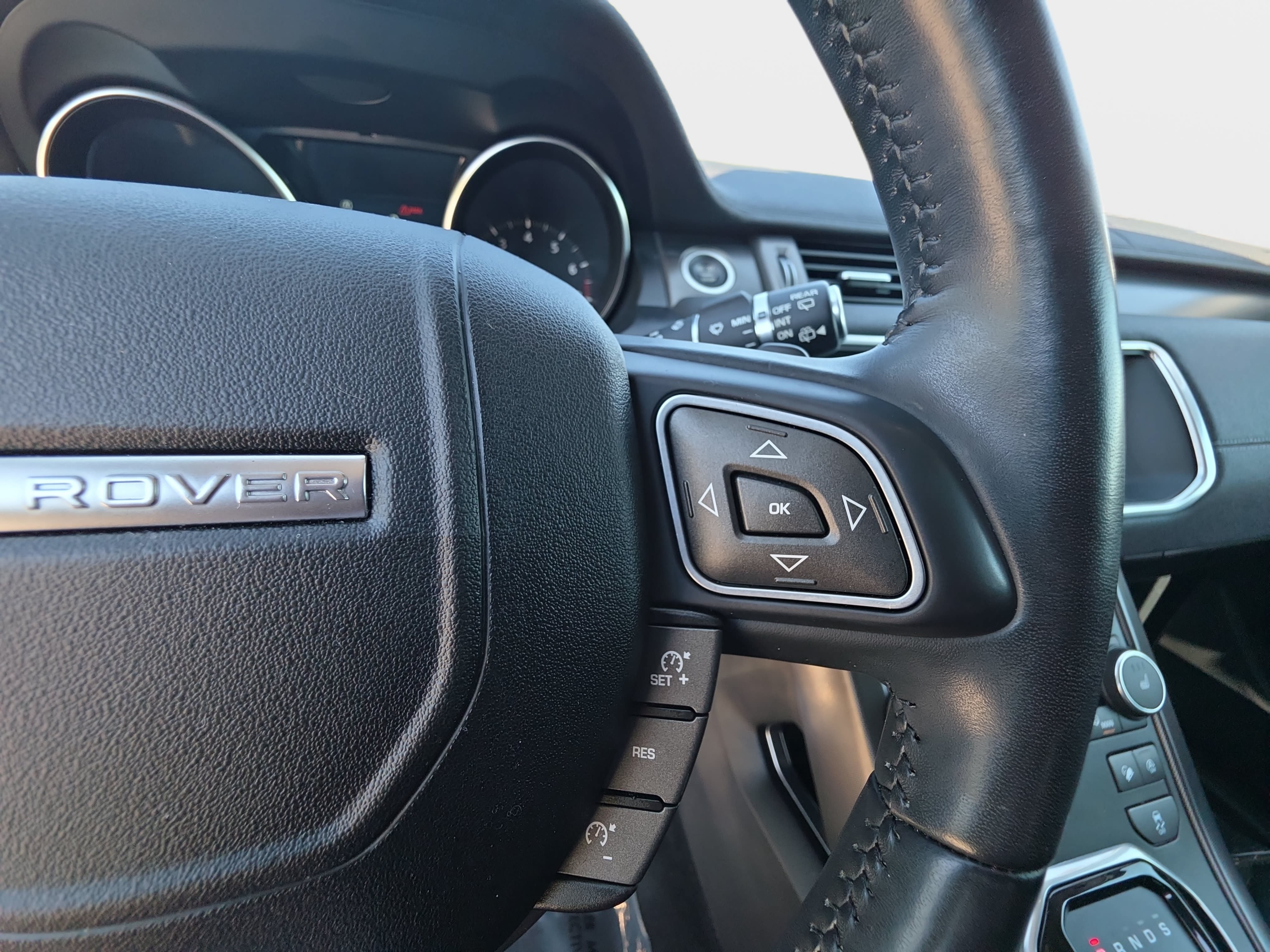 Used 2018 Land Rover Range Rover Evoque SE AWD/4WD image 18