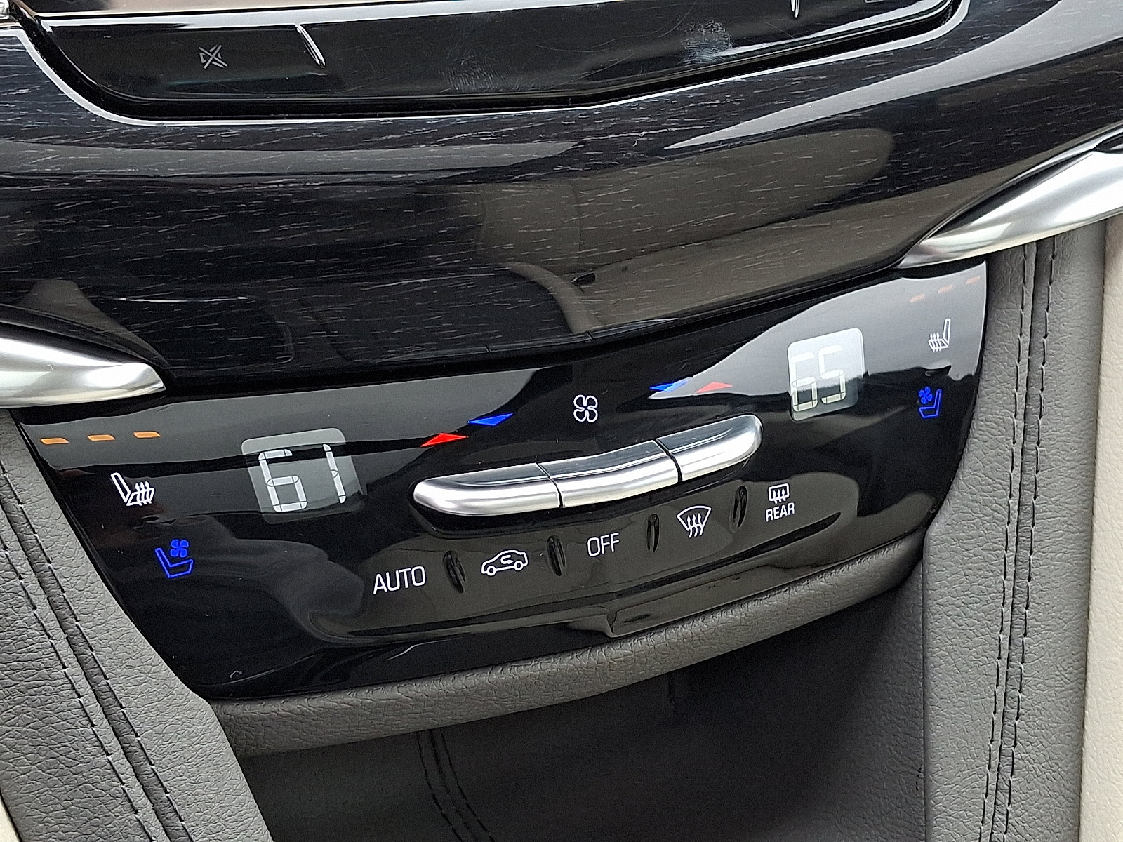 Certified 2023 Cadillac XT6 Premium Luxury w/ Technology Package image 24