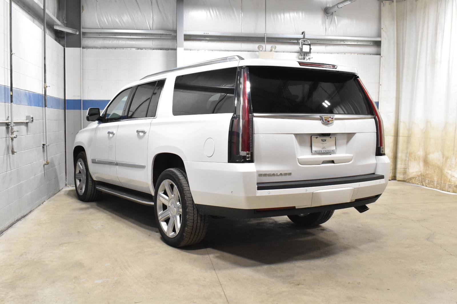 Used 2020 Cadillac Escalade ESV Luxury AWD/4WD image 26