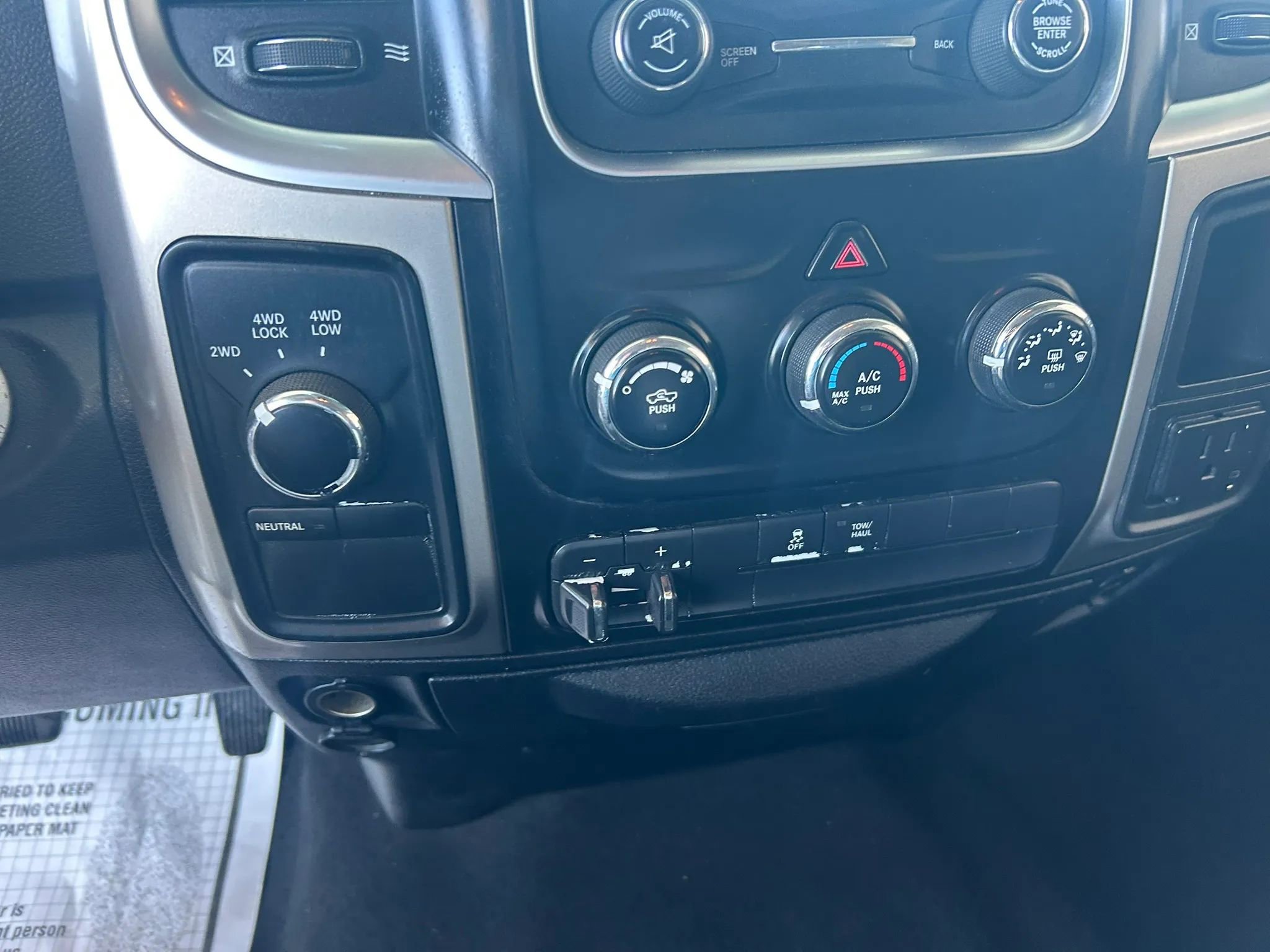 Used 2015 RAM 2500 SLT AWD/4WD image 23
