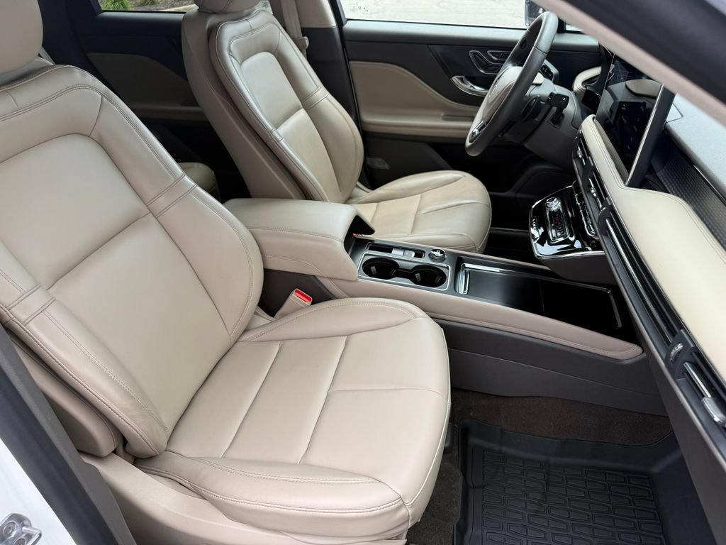Used 2023 Lincoln Corsair AWD image 17