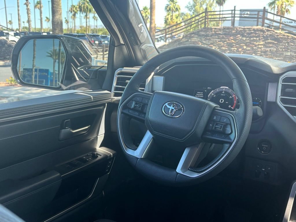 Used 2025 Toyota Tundra Limited AWD/4WD image 19