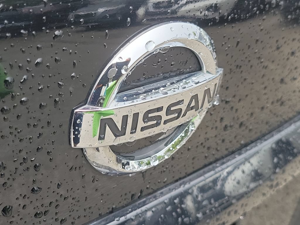 Used 2018 Nissan Sentra SR w/ SR Midnight Edition Package FWD image 11