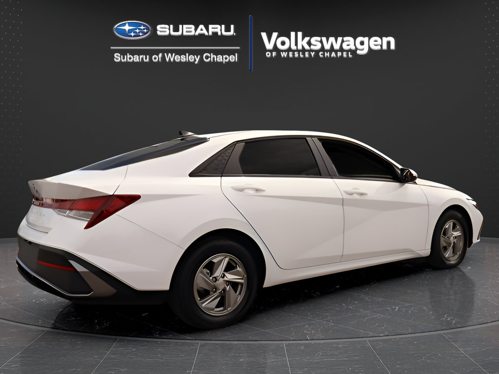 Used 2025 Hyundai Elantra SE FWD image 7