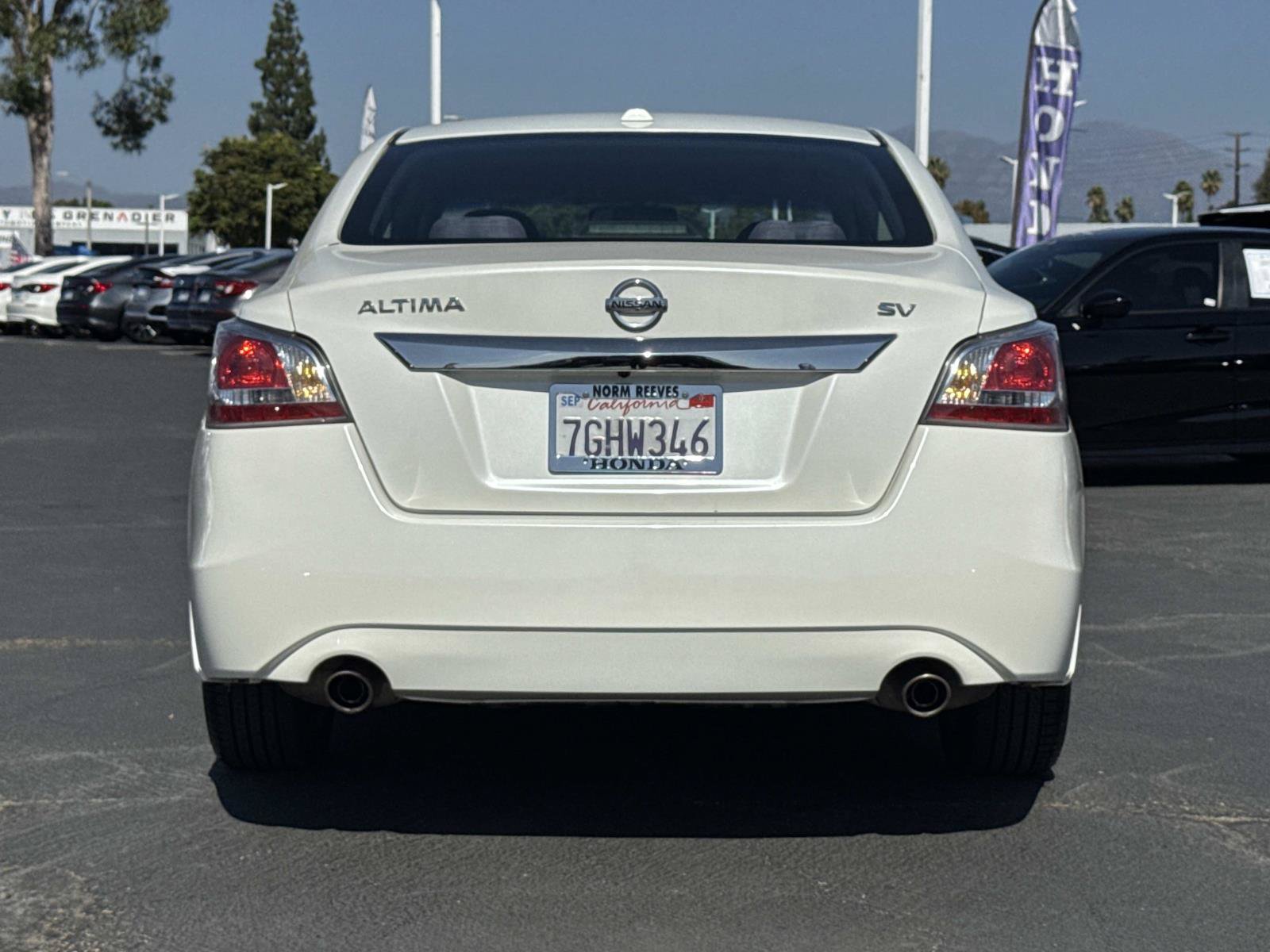 Used 2015 Nissan Altima 2.5 SV w/ Convenience Package FWD image 4