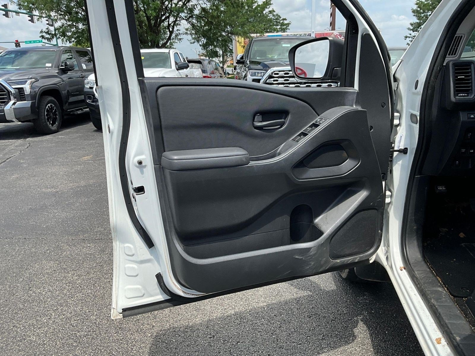 Used 2022 Nissan Frontier S w/ Technology Package AWD/4WD image 18