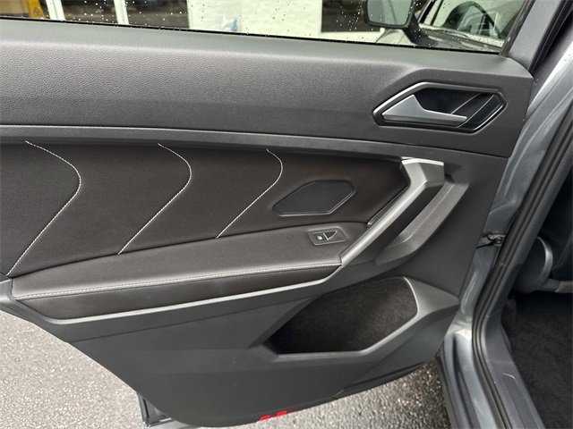 Used 2024 Volkswagen Tiguan SE image 10