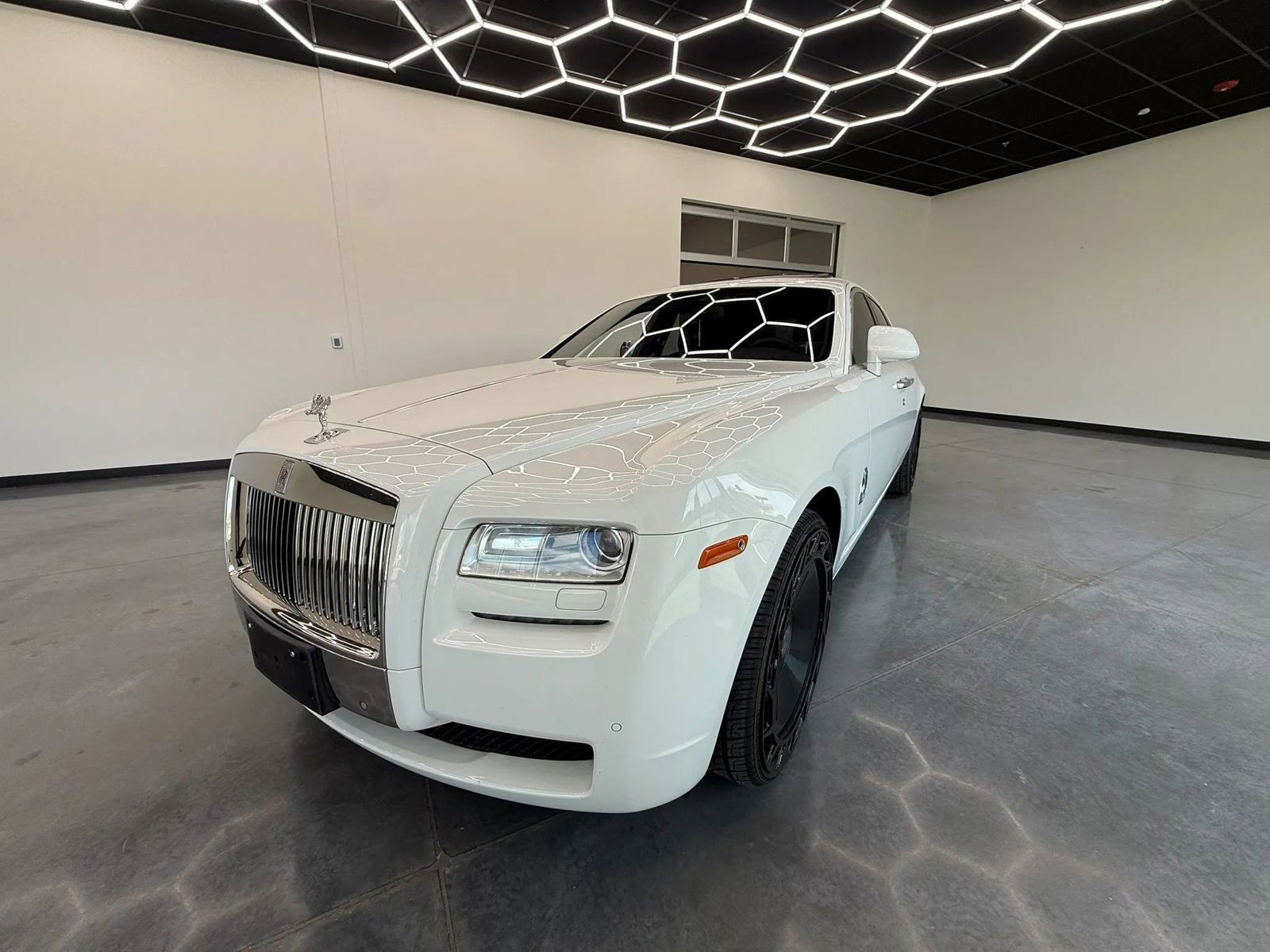 Used 2014 Rolls-Royce Ghost image 2