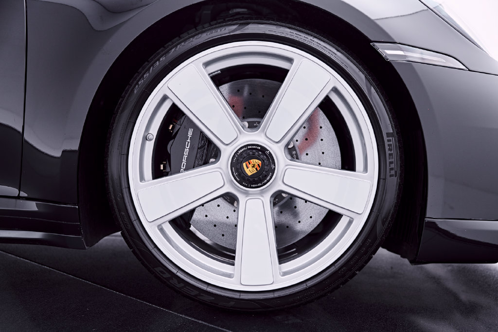 Used 2025 Porsche 911 Turbo S AWD/4WD image 31