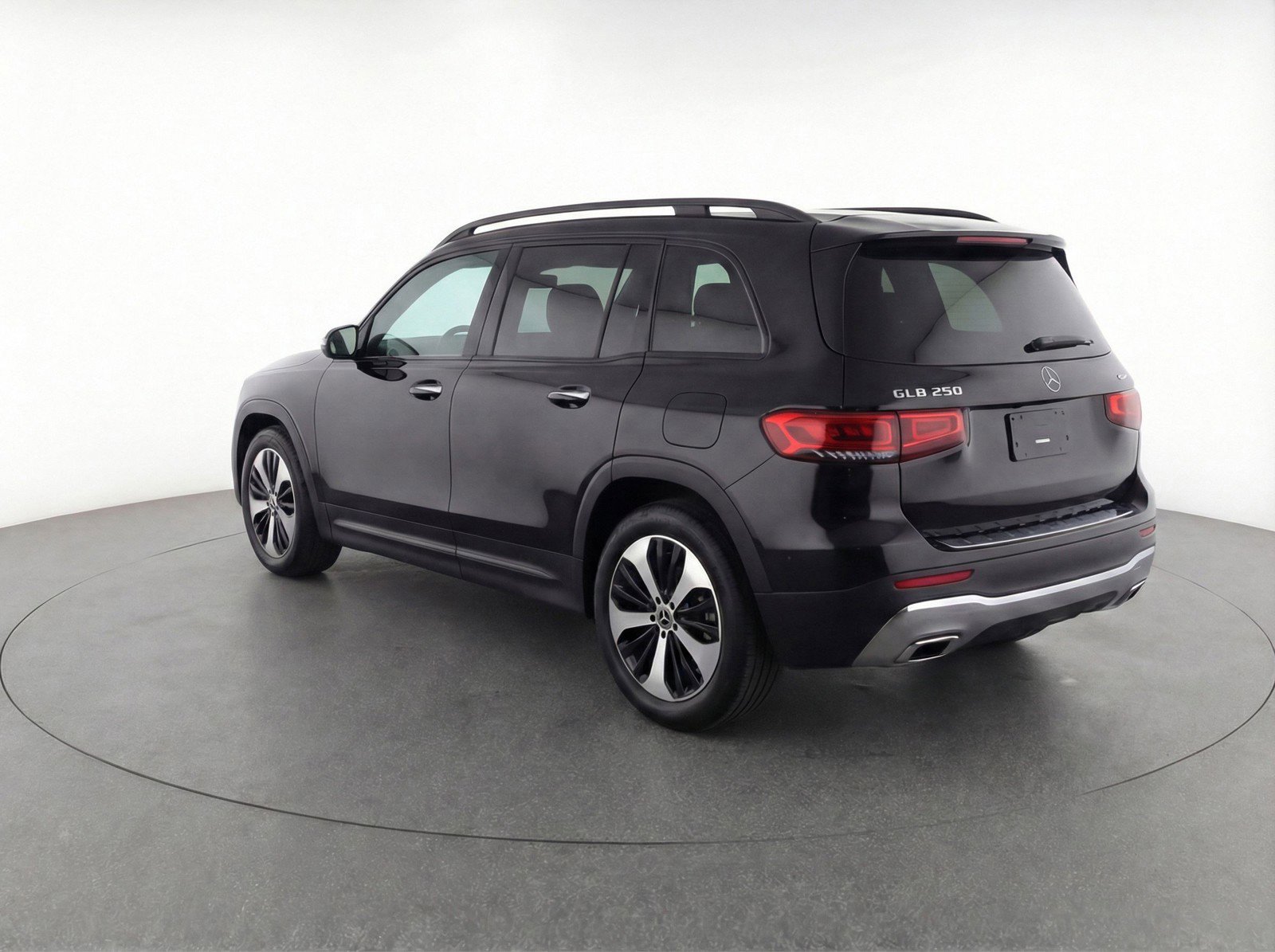 Used 2025 Mercedes-Benz GLB 250 4MATIC image 6